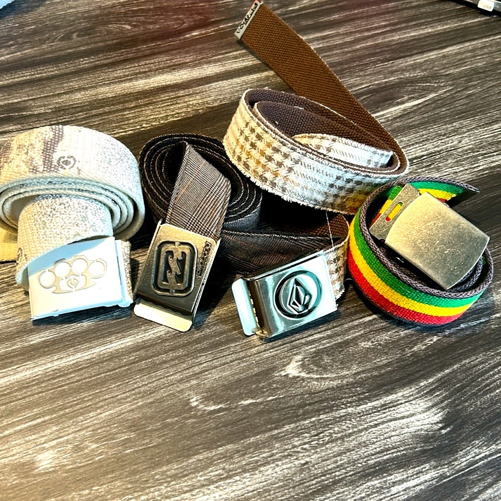 Men's Multi-Color Buckle Belt Set - Picture 3 of 3